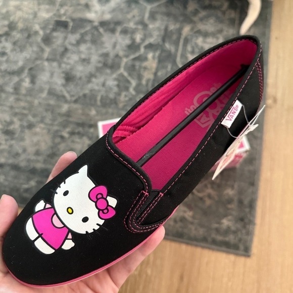 Vans Hello Kitty Kalani Black Magenta Slip On Shoes Womens 5.5 OrthoLite NEW - Picture 2 of 6